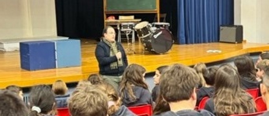 Students of Psychico College Elementary School French Department interviewed a doctor