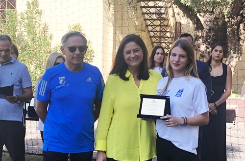Psychico College High School student receives award for her achievements at the 2022 World Gymnasiade in Normandy