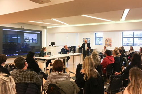 Συνάντηση εκπαιδευτικών με τον Δημήτρη Δασκαλόπουλο
για το νέο Κτίριο Τεχνών