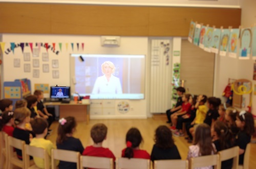 The "Dolphin" class makes an Inquiry into Relationships between Humans and Animals