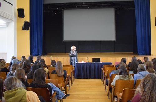Ομιλία της Ιόλης Χριστοπούλου ’98 σε μαθητές Λυκείου